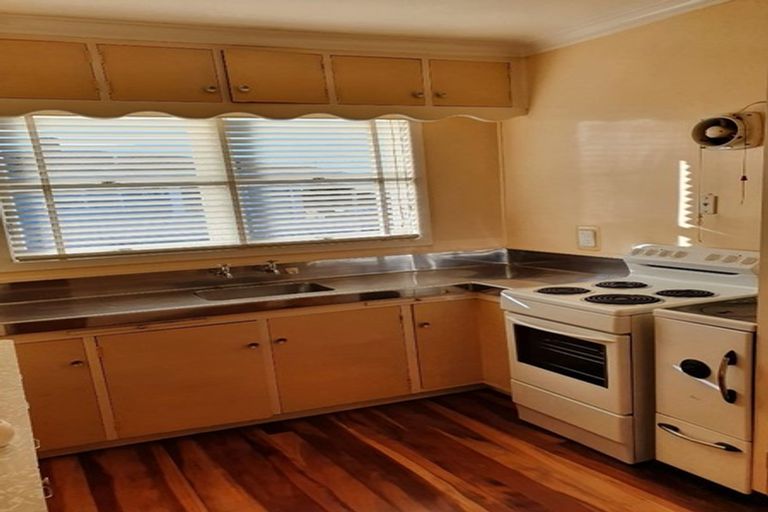Photo of property in 26 Youngs Road, Papakura, 2110