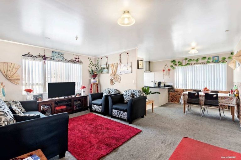 Photo of property in 49 Dungarvon Place, Clendon Park, Auckland, 2103