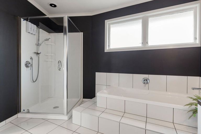 Photo of property in 32 Marnane Terrace, St Andrews, Hamilton, 3200