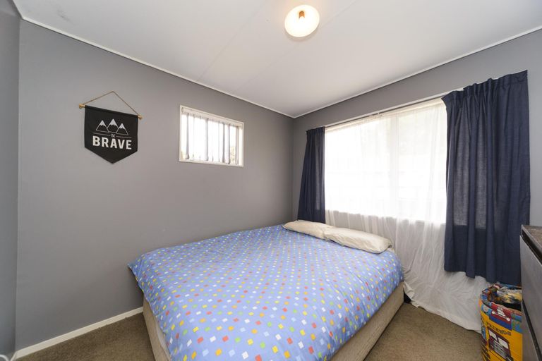 Photo of property in 1 Escort Grove, Awapuni, Palmerston North, 4412