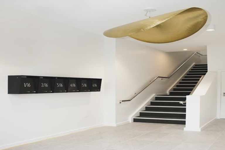 Photo of property in 4/16 Home Street, Mount Victoria, Wellington, 6011