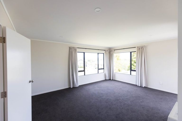 Photo of property in 21 Logan Way, Kelvin Grove, Palmerston North, 4414