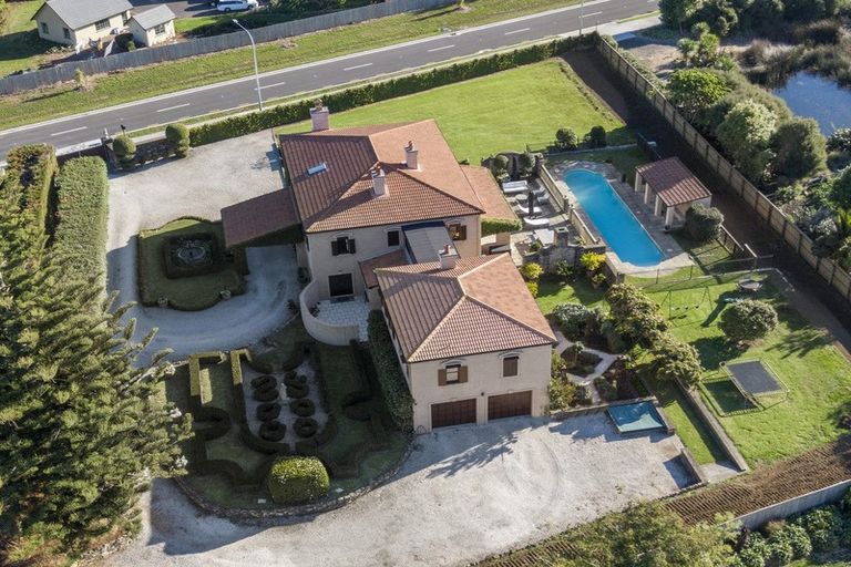 Photo of property in 17 Pararekau Road, Karaka, Papakura, 2580