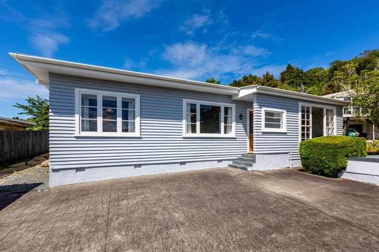 Photo of property in 18 Chester Road, Tawa, Wellington, 5028