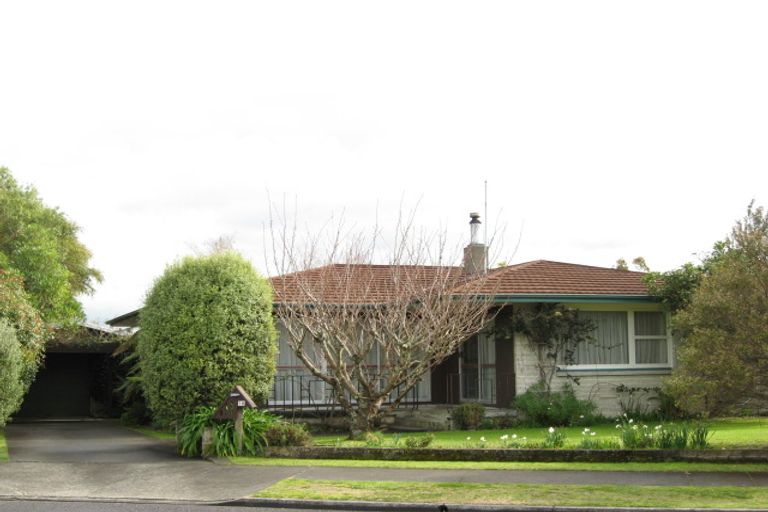 Photo of property in 18 Bale Place, Havelock North, 4130