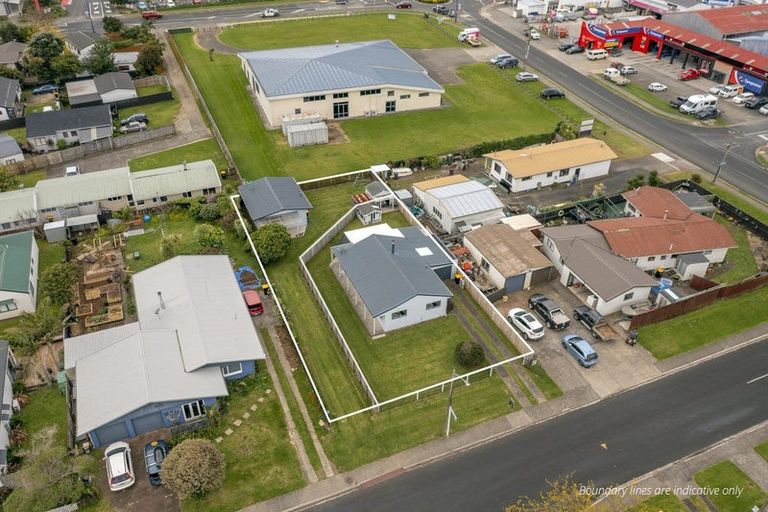 Photo of property in 1 Cholmondeley Crescent, Whitianga, 3510
