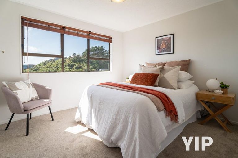 Photo of property in 44 Colchester Crescent, Newlands, Wellington, 6037