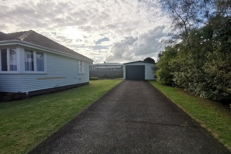 Photo of property in 38 Old Wairoa Road, Papakura, 2110