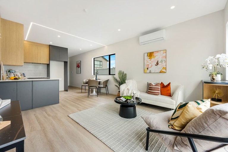 Photo of property in 35 Observation Green, Hobsonville, Auckland, 0616