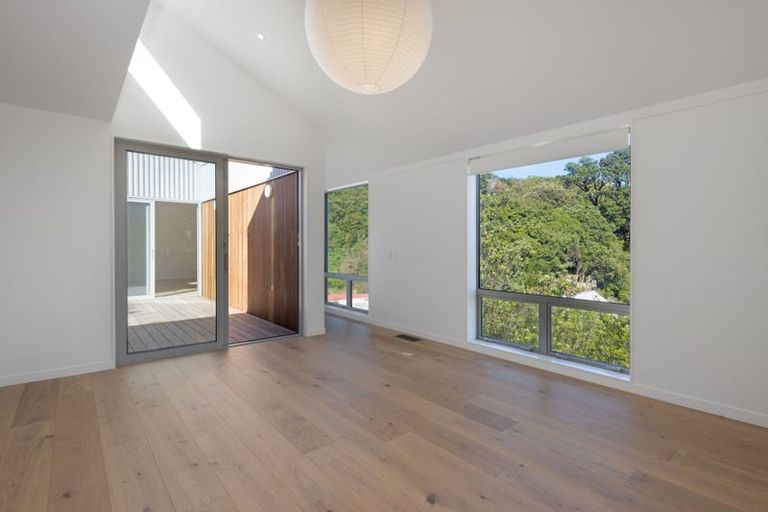 Photo of property in 129 Houghton Bay Road, Houghton Bay, Wellington, 6023