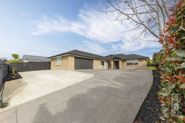 Photo of property in 38 Maude Street, Riverhead, 0820