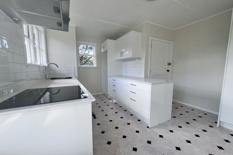 Photo of property in 100 Sidlaw Street, Strathmore Park, Wellington, 6022