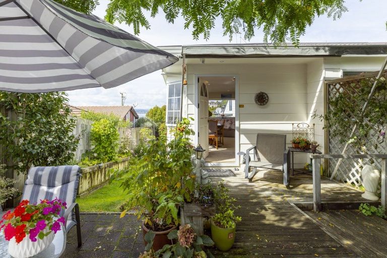 Photo of property in 2/8 Kinder Street, Acacia Bay, Taupo, 3330