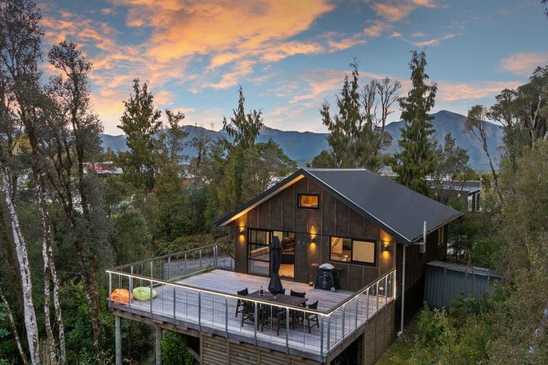 Photo of property in 11 Brownlee Drive, Moana, 7872