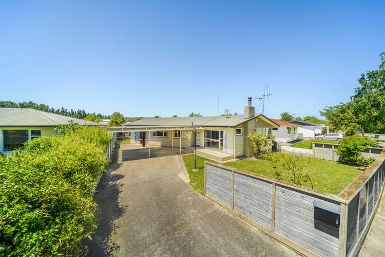 Photo of property in 138 Ruamahanga Crescent, Terrace End, Palmerston North, 4410