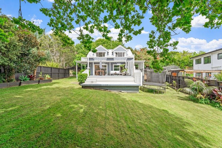 Photo of property in 122 Stanmore Bay Road, Stanmore Bay, Whangaparaoa, 0932