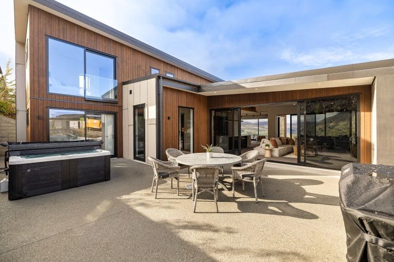 Photo of property in 6 Florence Close, Queenstown Hill, Queenstown, 9300