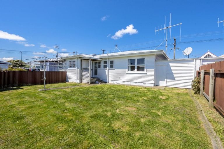 Photo of property in 55 Weraroa Road, Levin, 5510