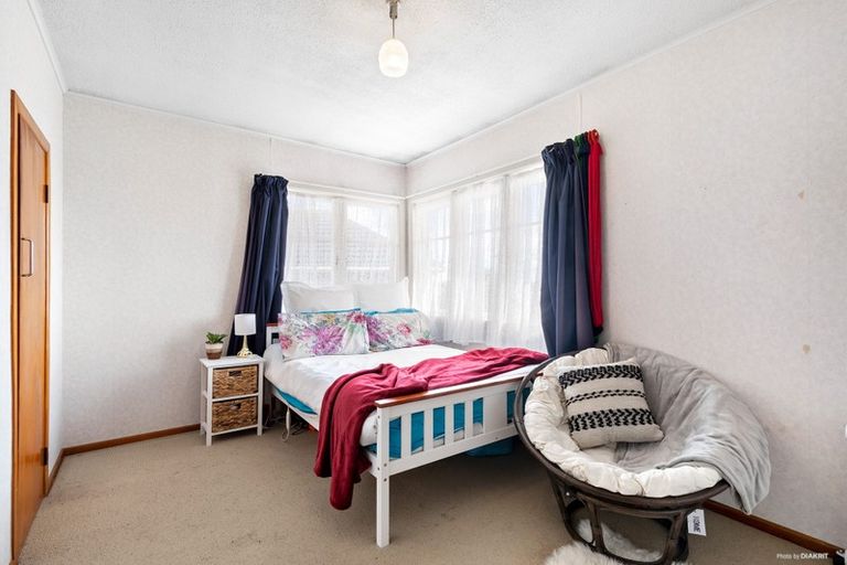 Photo of property in 26 Vodanovich Road, Te Atatu South, Auckland, 0610