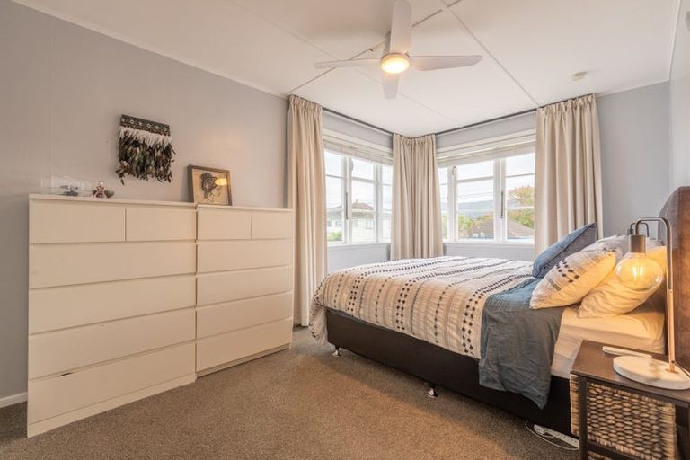 Photo of property in 27 Sladden Street, Naenae, Lower Hutt, 5011