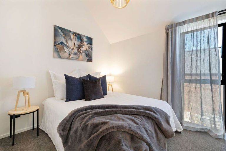 Photo of property in 5 Crossfall Lane, Jacks Point, 9371