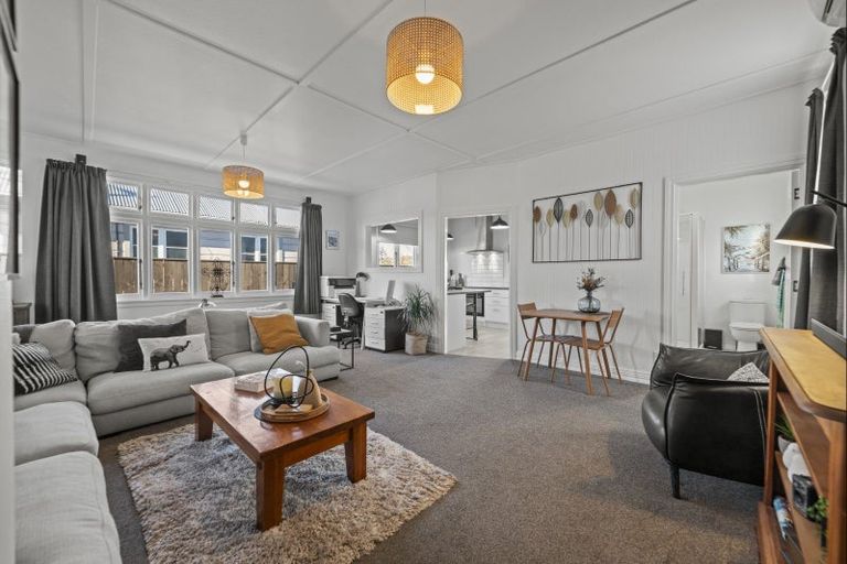 Photo of property in 410 Featherston Street, Palmerston North, 4414