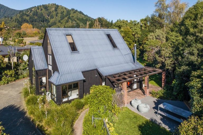 Photo of property in 6b Beach Road, Waikawa, Picton, 7220