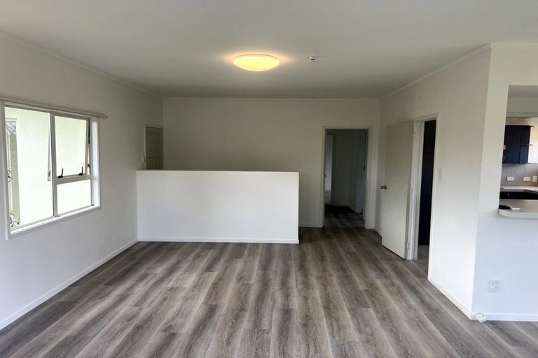 Photo of property in 1/3 Exmouth Road, Northcote, Auckland, 0627