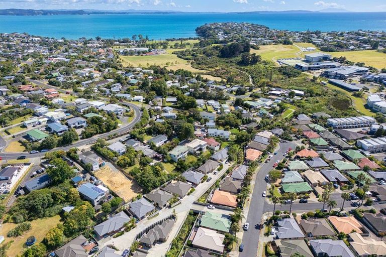 Photo of property in 1 Puarangi Lane, Stanmore Bay, Whangaparaoa, 0932