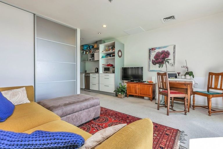 Photo of property in Luna Apartments, 6r/16 Burton Street, Grafton, Auckland, 1010