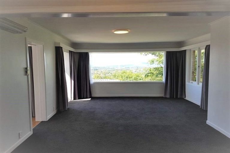 Photo of property in 1/177 Glenfield Road, Hillcrest, Auckland, 0627