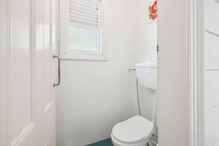 Photo of property in 230 Oriental Parade, Oriental Bay, Wellington, 6011