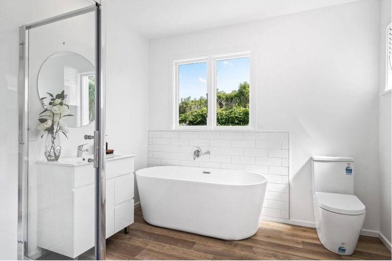 Photo of property in 10 Mcfaddens Road, St Albans, Christchurch, 8052