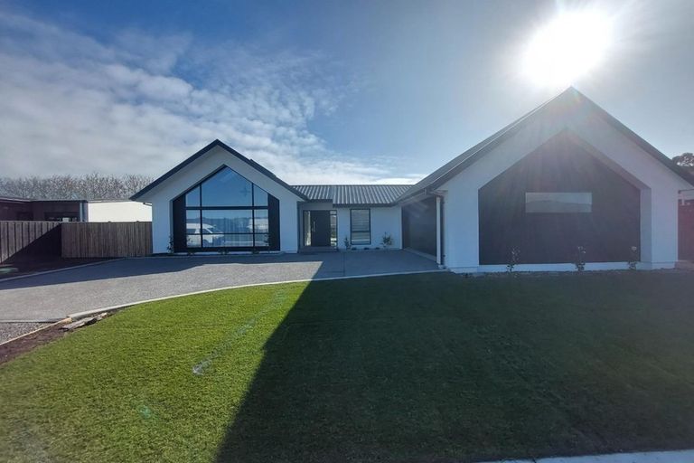 Photo of property in 21 Irvines Track, Halswell, Christchurch, 8025