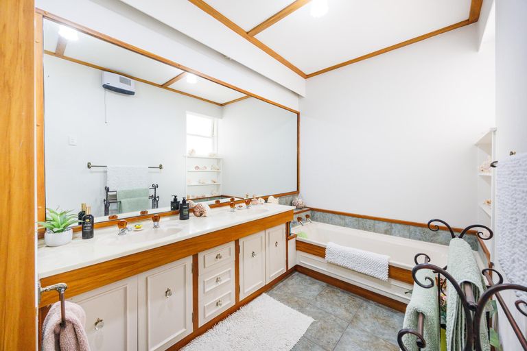 Photo of property in 21 Karina Terrace, Roslyn, Palmerston North, 4414