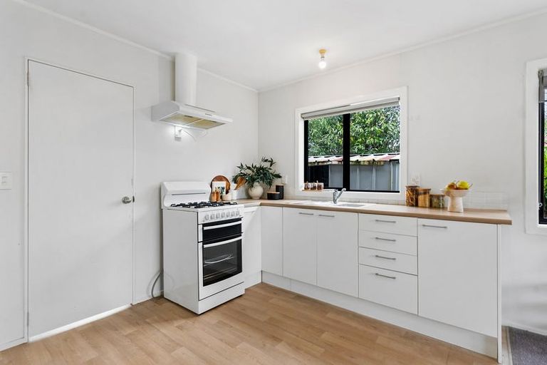 Photo of property in 9 Ivy Place, Birkdale, Auckland, 0626