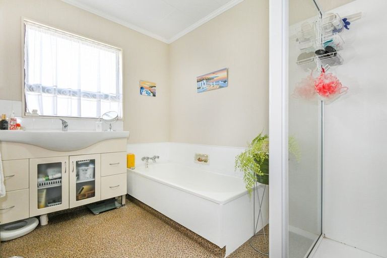Photo of property in 2/14 Palmer Place, Parkvale, Hastings, 4122