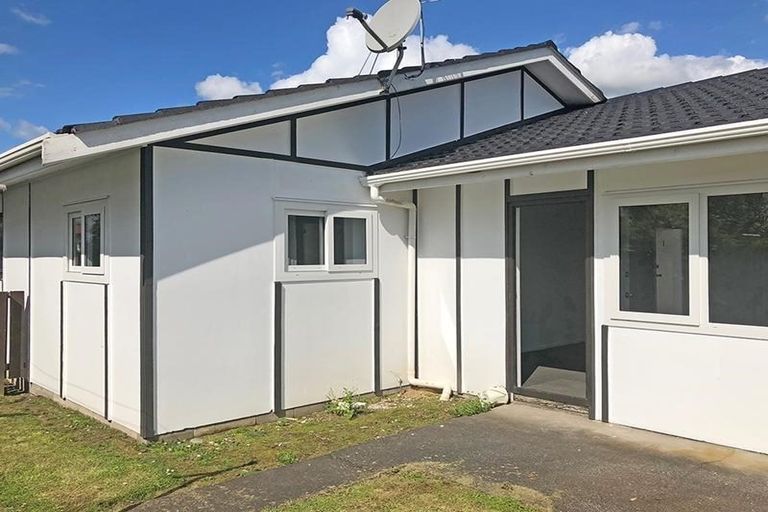 Photo of property in 1/18 Tironui Station Road East, Papakura, 2112