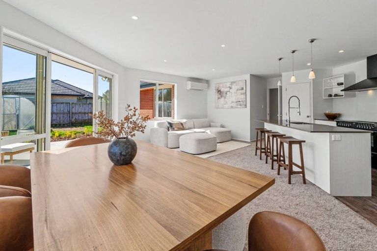 Photo of property in 5 Jozecom Place, Rolleston, 7614