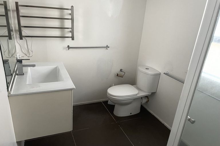 Photo of property in 31 Newington Road, Henderson, Auckland, 0612