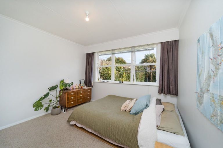 Photo of property in 76 Wikiriwhi Crescent, Awapuni, Palmerston North, 4412