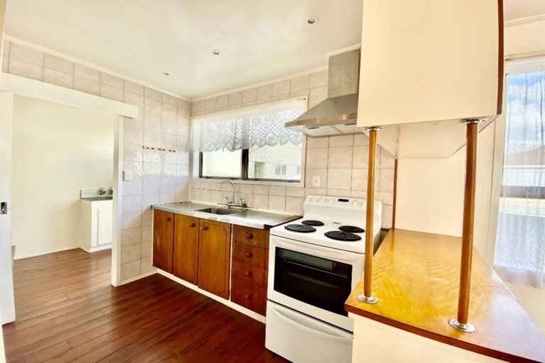 Photo of property in 41 Sharland Avenue, Manurewa, Auckland, 2102