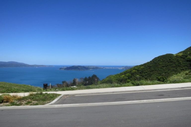 Photo of property in 42 Domett Street, Newlands, Wellington, 6037