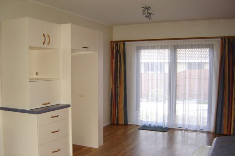 Photo of property in 9 Hohiria Street, Waikanae Beach, Waikanae, 5036