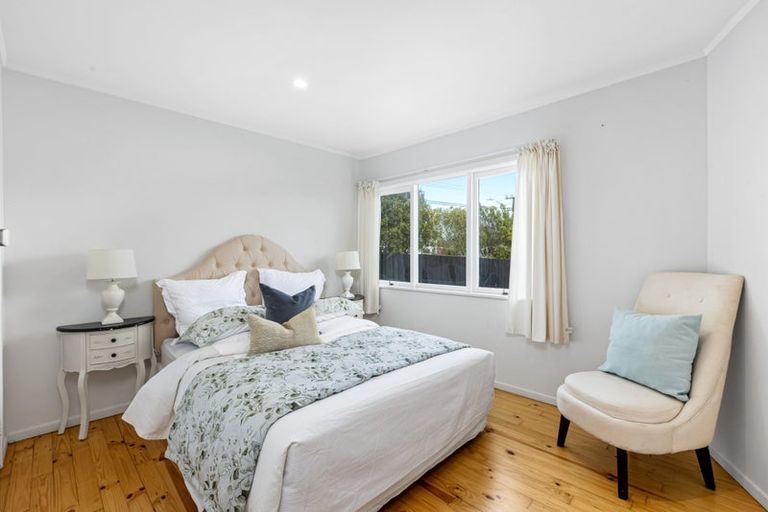 Photo of property in 1/222 Beach Haven Road, Beach Haven, Auckland, 0626