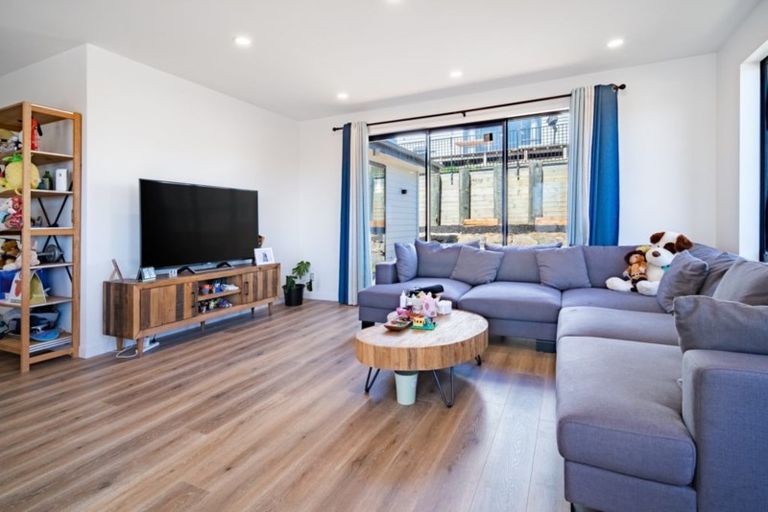 Photo of property in 11 Resolution Drive, Gulf Harbour, Whangaparaoa, 0930