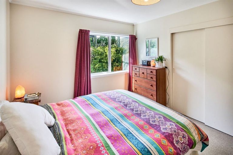 Photo of property in 8c Nikau Road, Point Howard, Lower Hutt, 5013