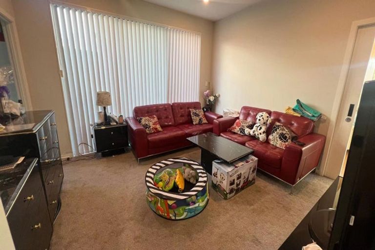 Photo of property in 1 Allegro Way, Oteha, Auckland, 0632