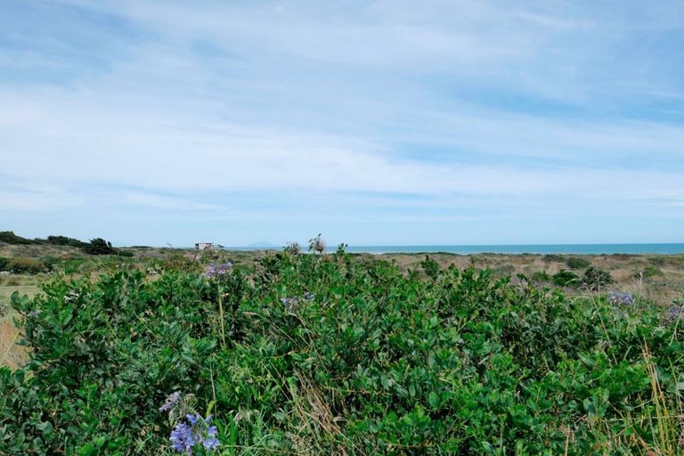 Photo of property in 7 Kent Avenue, Waitarere Beach, Levin, 5510