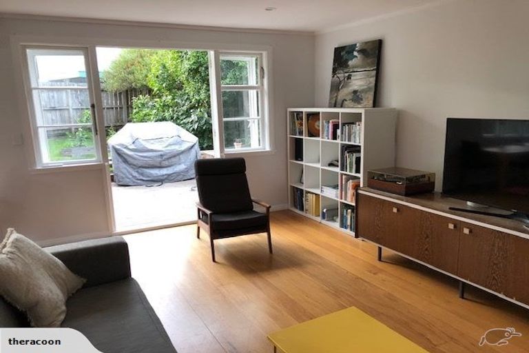 Photo of property in 1/45 Hutchinson Avenue, New Lynn, Auckland, 0600